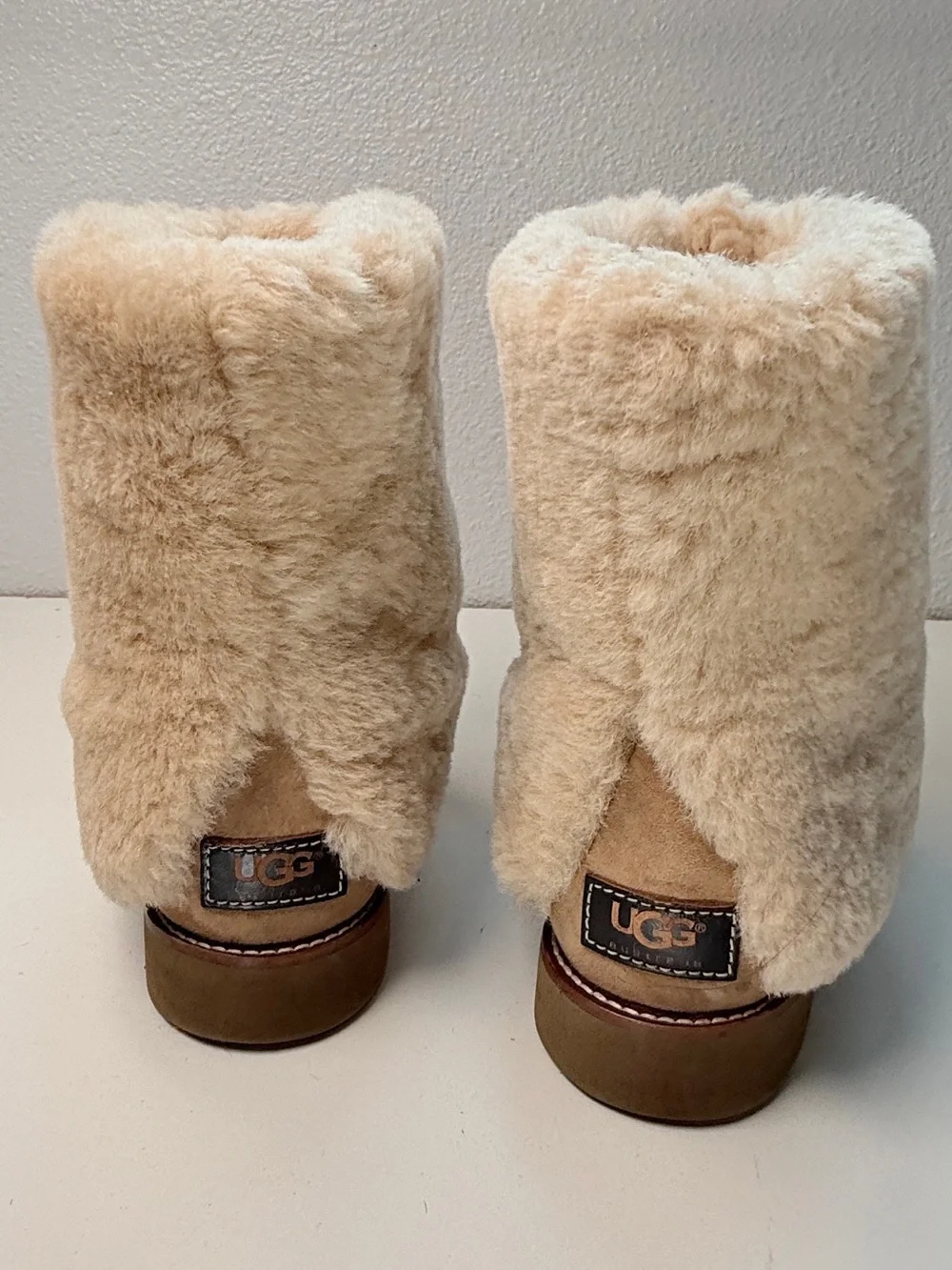 UGG Australia Maylin Sheepskin Cuff Boots Chestnut Suede Fur Winter Boots Size 8